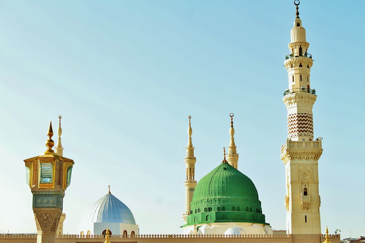 Exploring the Spiritual City of Madinah with Our Hajj and Umrah Taxi Service